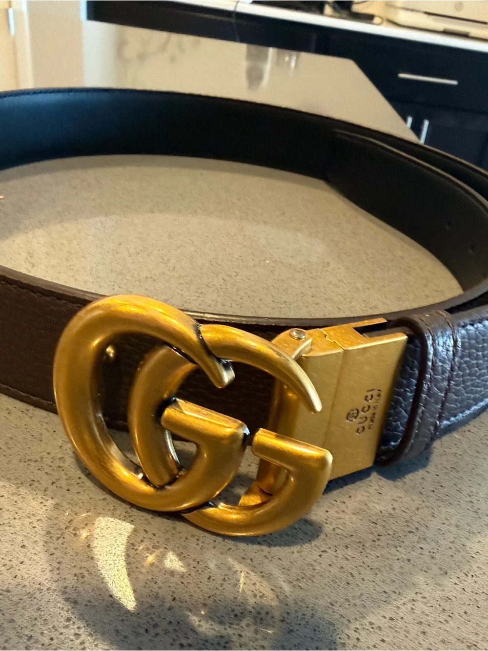 Gucci GG Brown Leather Belt with Gold Buckle - Picture 2 of 4